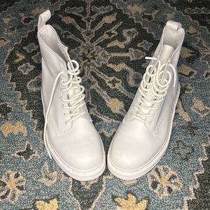 ALL WHITE 1460 MONO SMOOTH DR. MARTENS